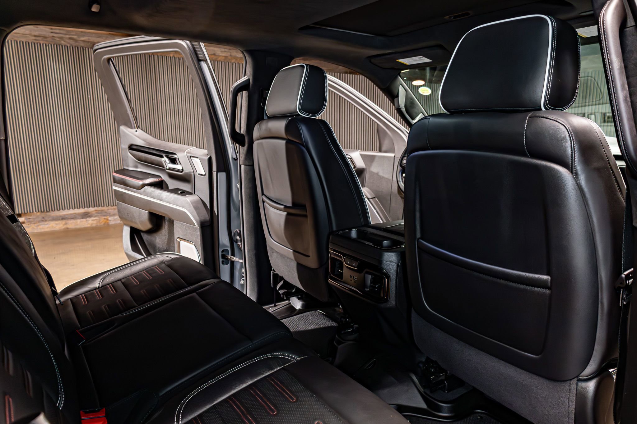 Used 2025 GMC Sierra 1500 AT4X image 25