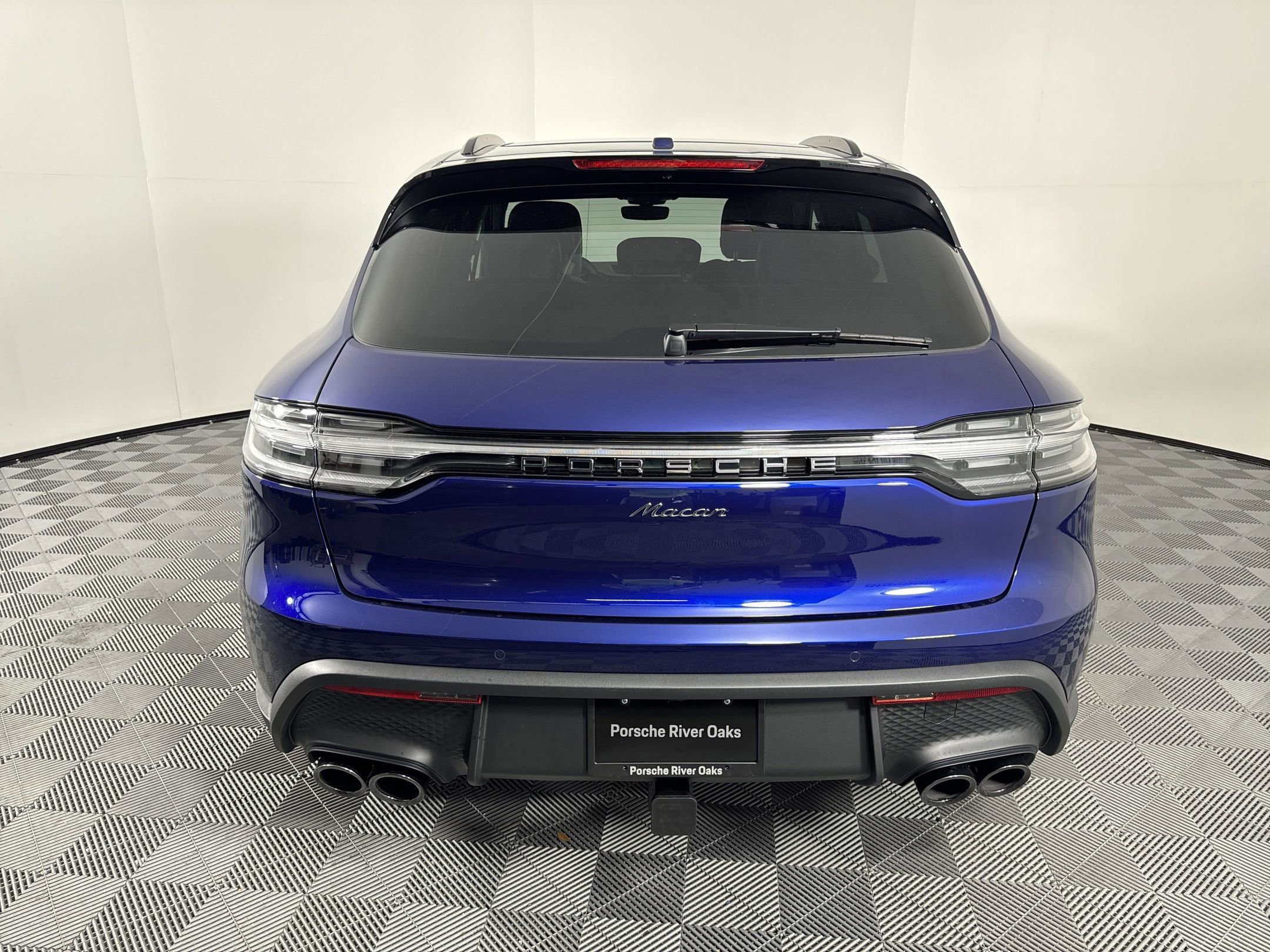 Certified 2025 Porsche Macan image 10