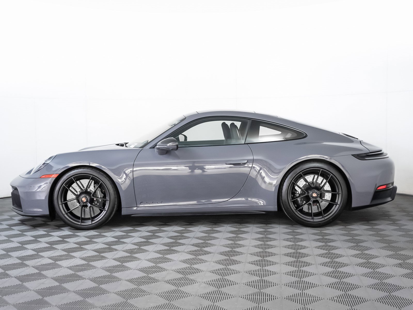 Used 2025 Porsche 911 Carrera 4 GTS image 2