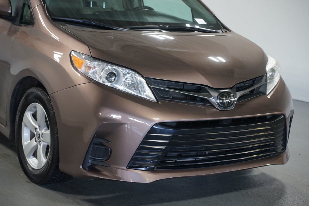 Certified 2020 Toyota Sienna LE FWD image 4
