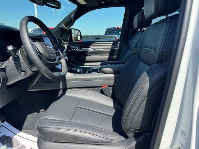 New 2026 Jeep Grand Wagoneer Summit w/ Premium Group III AWD/4WD image 9