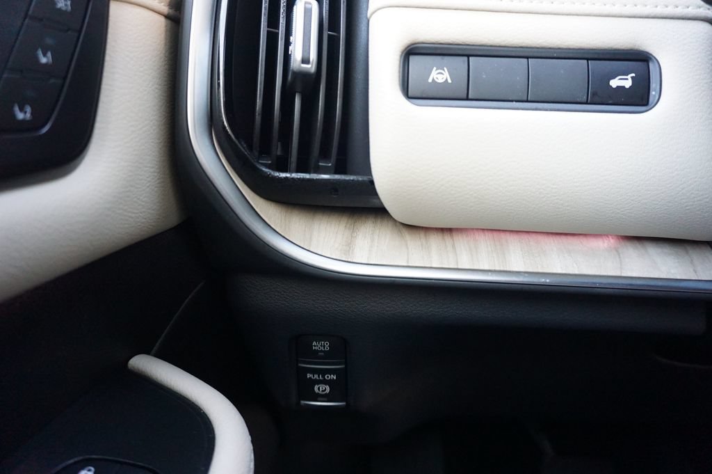 Used 2025 Nissan Armada Platinum RWD image 5