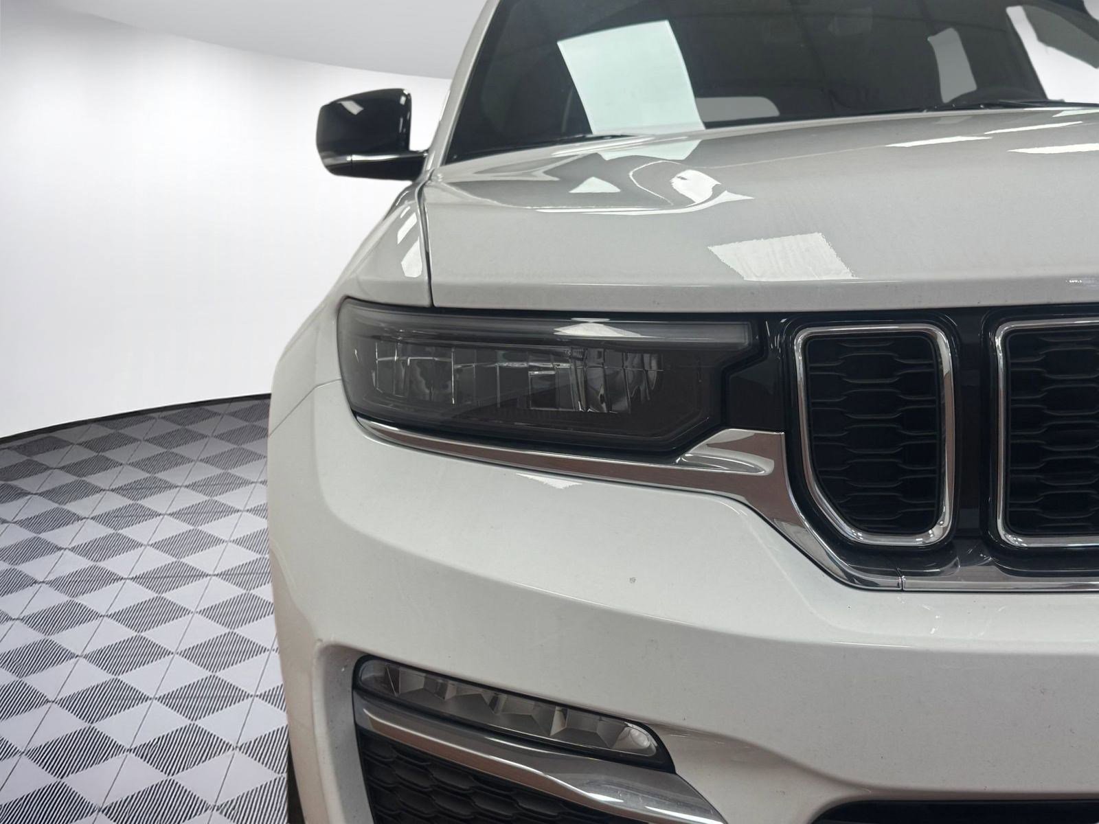 Used 2025 Jeep Grand Cherokee Limited w/ Luxury Tech Group II image 10