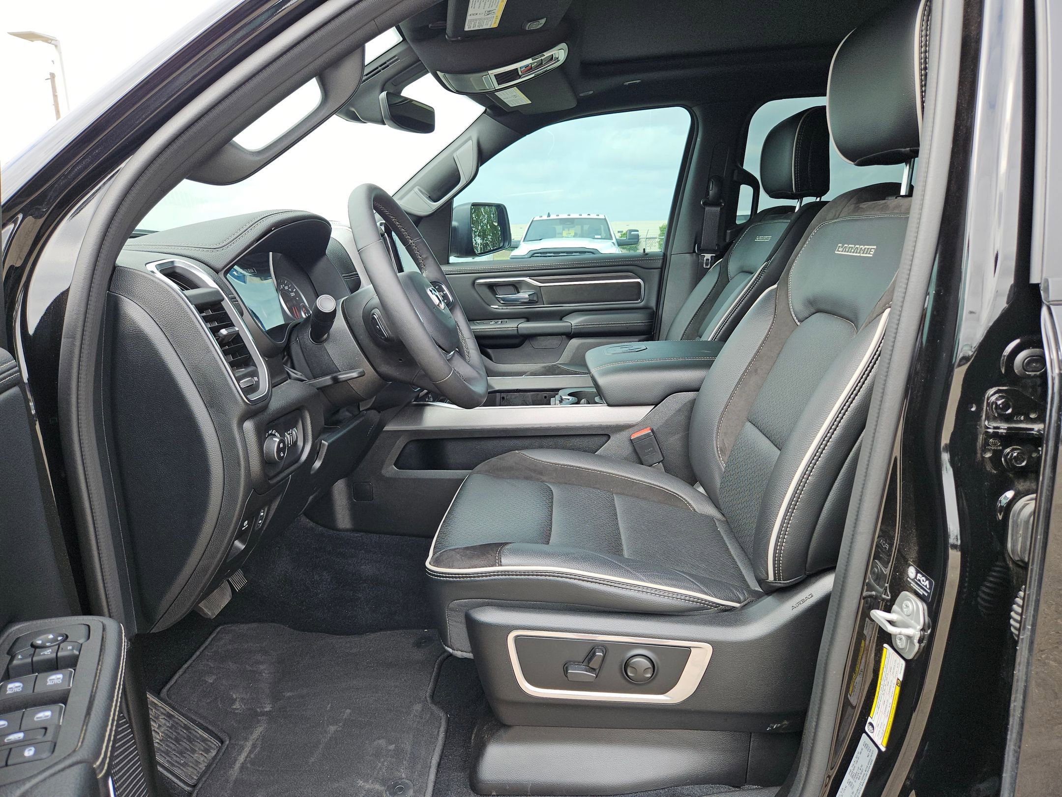 Used 2026 RAM 1500 Laramie AWD/4WD image 9