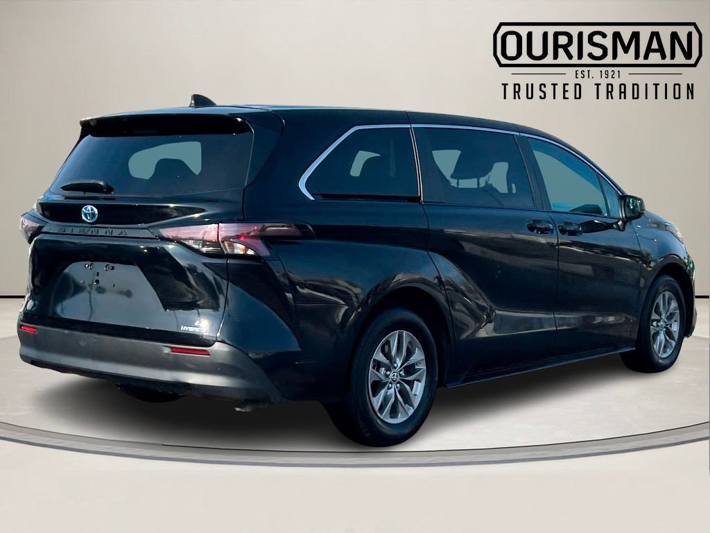 Used 2024 Toyota Sienna LE image 5