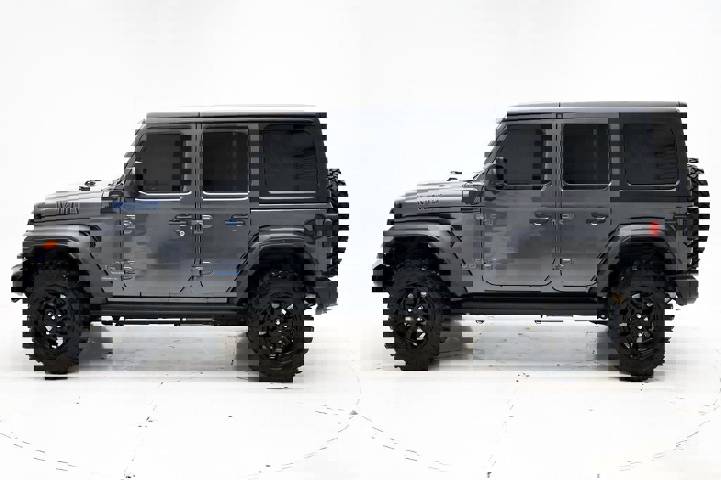 Used 2023 Jeep Wrangler Unlimited w/ Cold Weather Group image 5