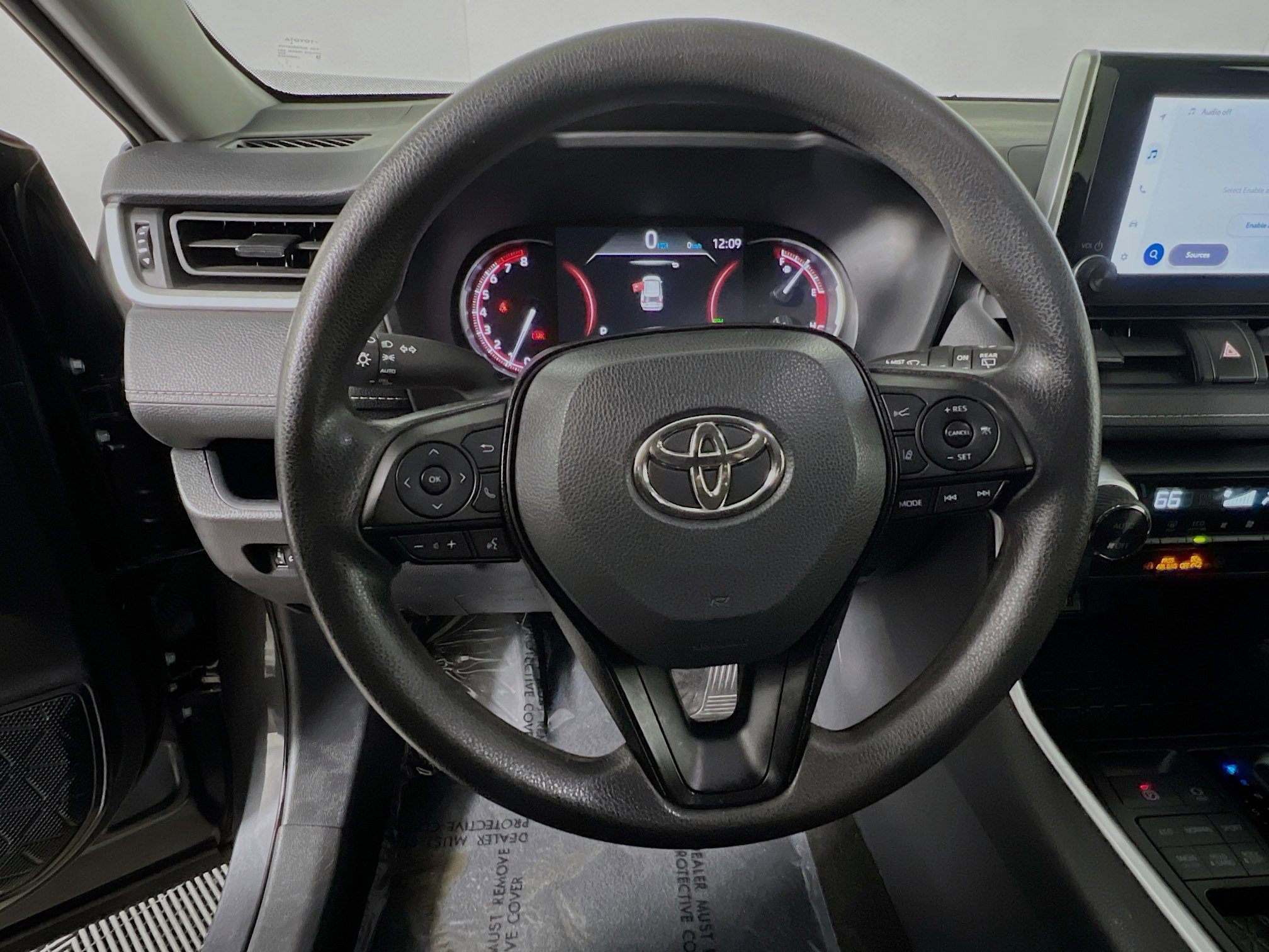Used 2025 Toyota RAV4 XLE image 18