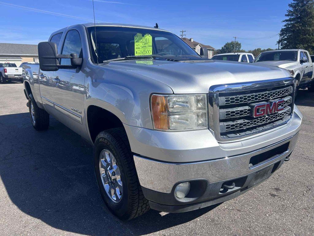 Used 2011 GMC Sierra 2500 SLT w/ SLT Convenience Package image 2