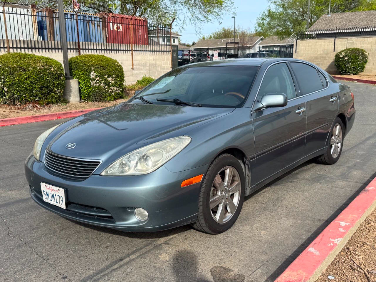 Used 2005 Lexus ES 330 FWD image 1
