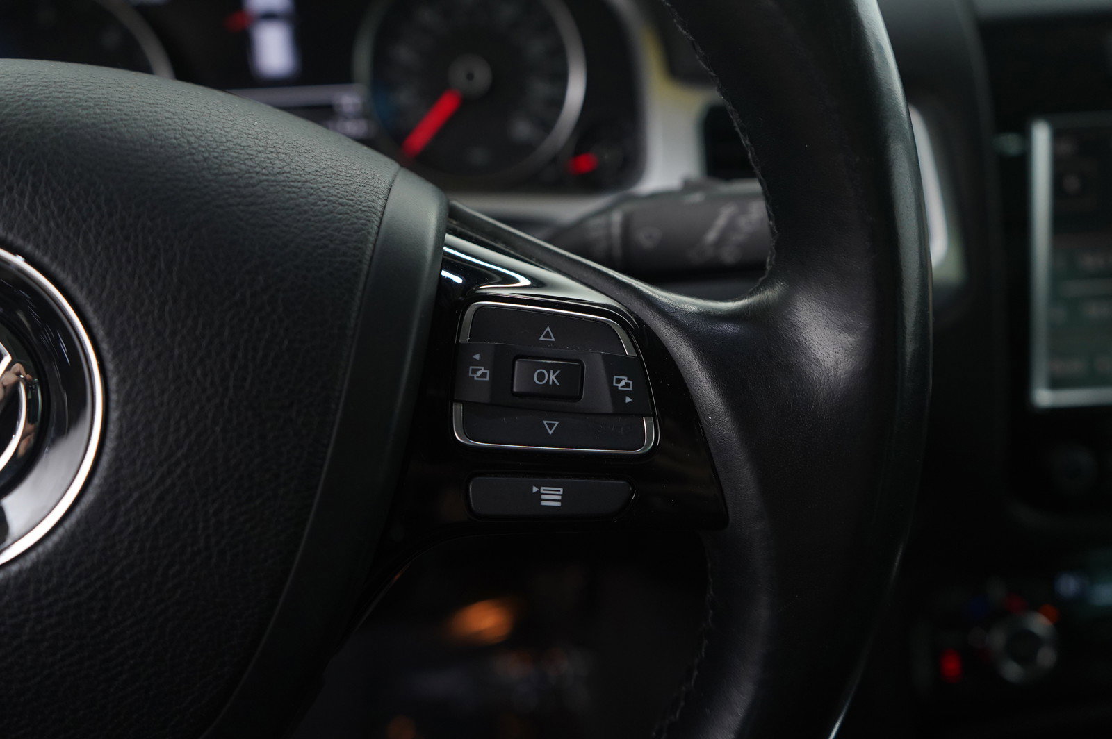 Used 2014 Volkswagen Touareg TDI image 18