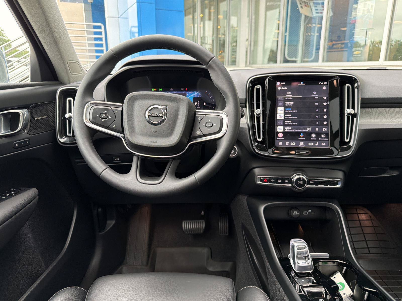 Used 2024 Volvo XC40 B5 Ultimate w/ Protection Package Premier AWD/4WD image 17