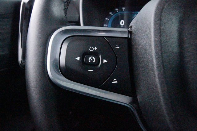 Certified 2025 Volvo XC40 B5 Core image 17