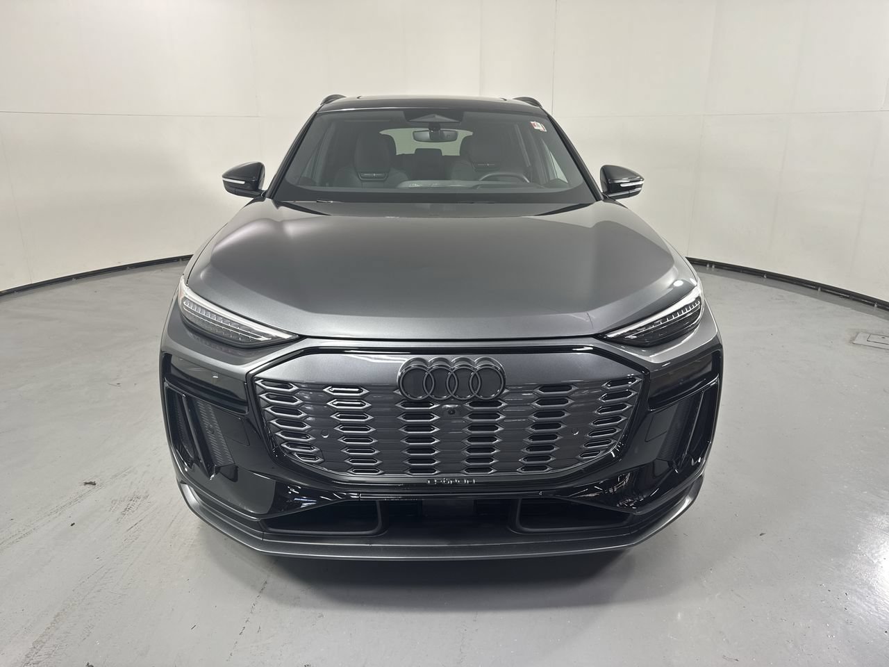 Used 2025 Audi SQ6 e-tron Premium Plus w/ Premium Plus AWD/4WD image 26
