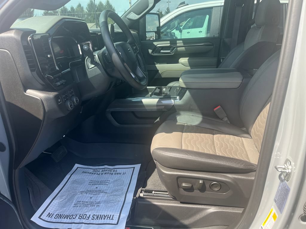 Used 2025 Chevrolet Silverado 2500 ZR2 w/ Technology Package AWD/4WD image 10
