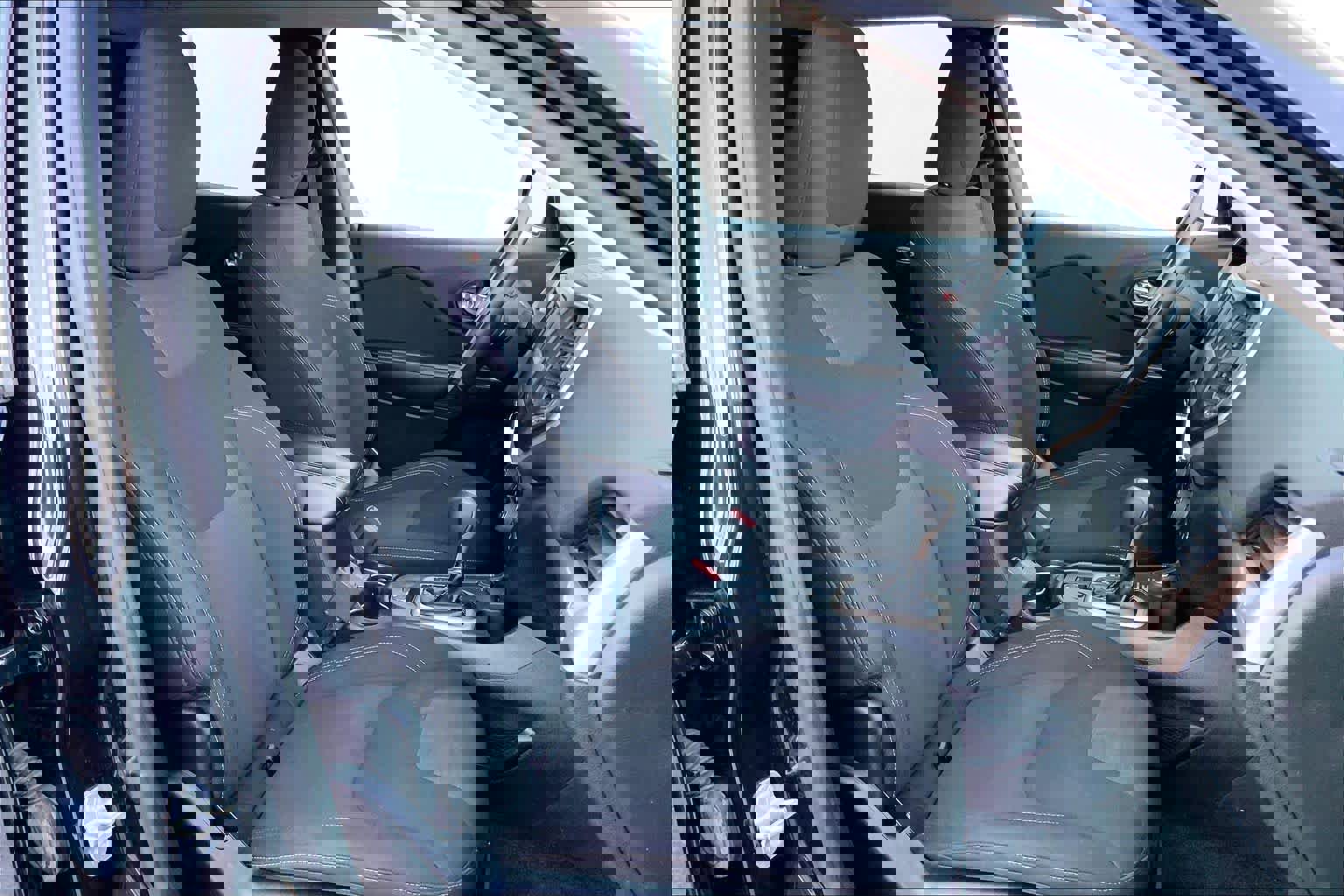 Used 2016 Jeep Cherokee Latitude w/ Cold Weather Group image 7