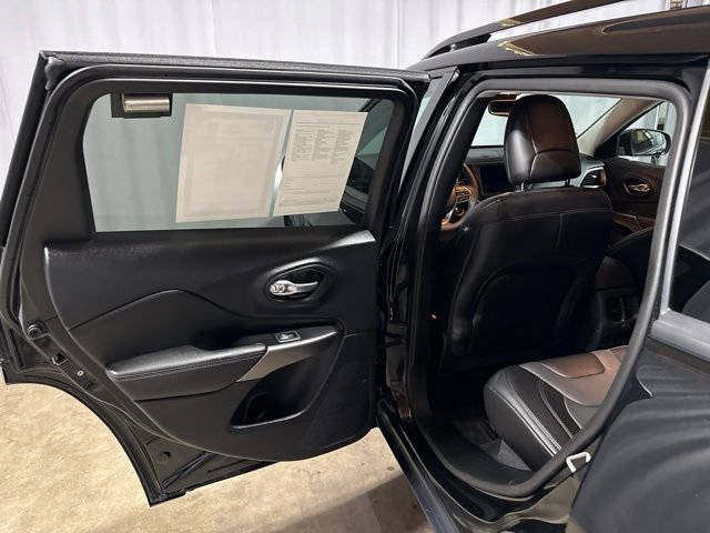 Used 2022 Jeep Cherokee Latitude Lux w/ Mopar Interior Package AWD/4WD image 23