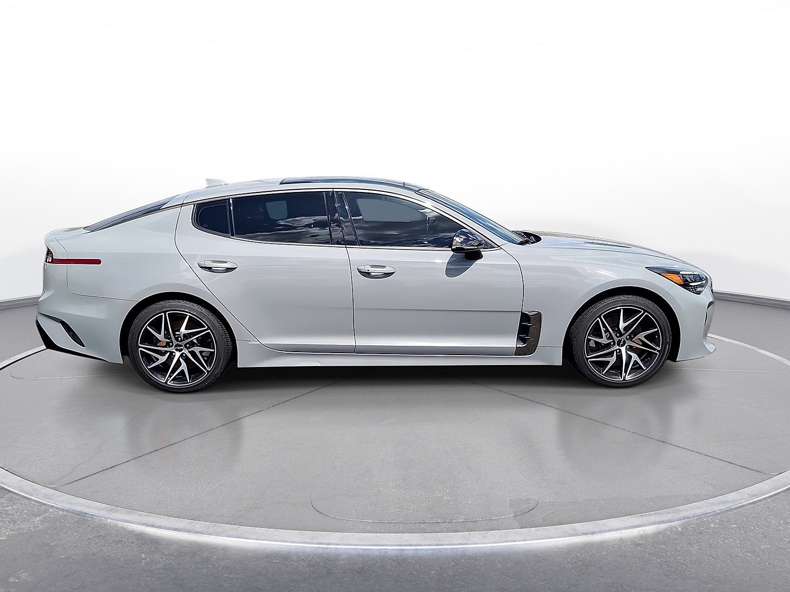 Used 2022 Kia Stinger GT-Line w/ Sun & Sound Package AWD/4WD image 9