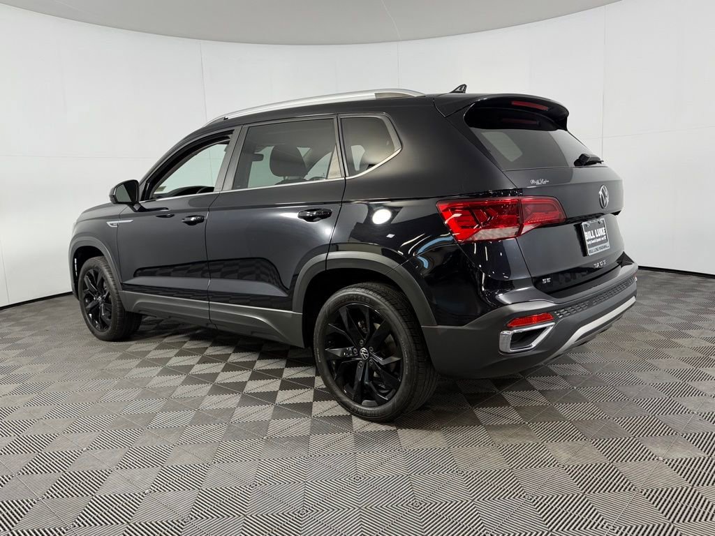Used 2023 Volkswagen Taos SE w/ Black Wheel Package image 9