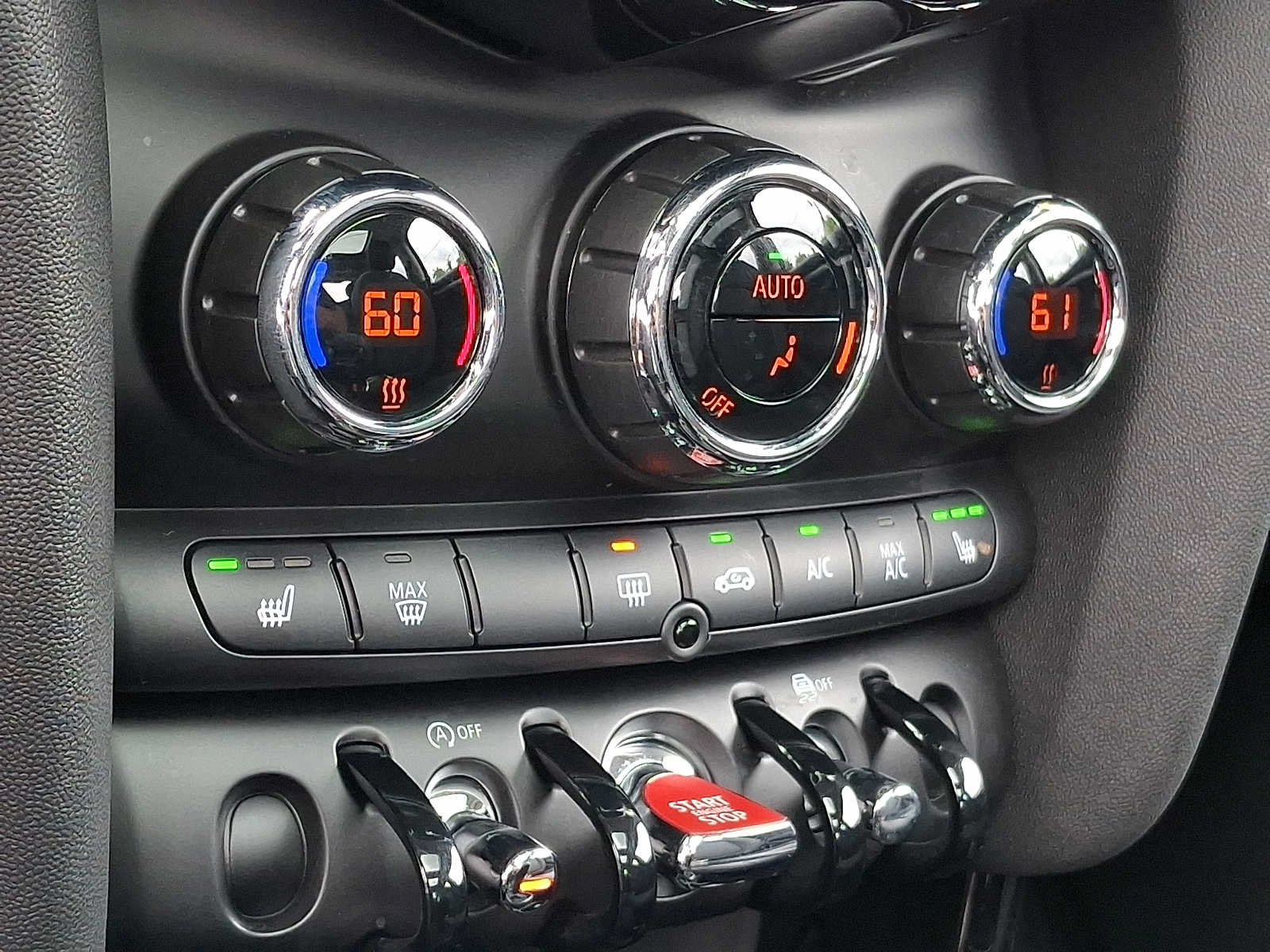 Used 2024 MINI Cooper 2-Door Hardtop FWD image 15