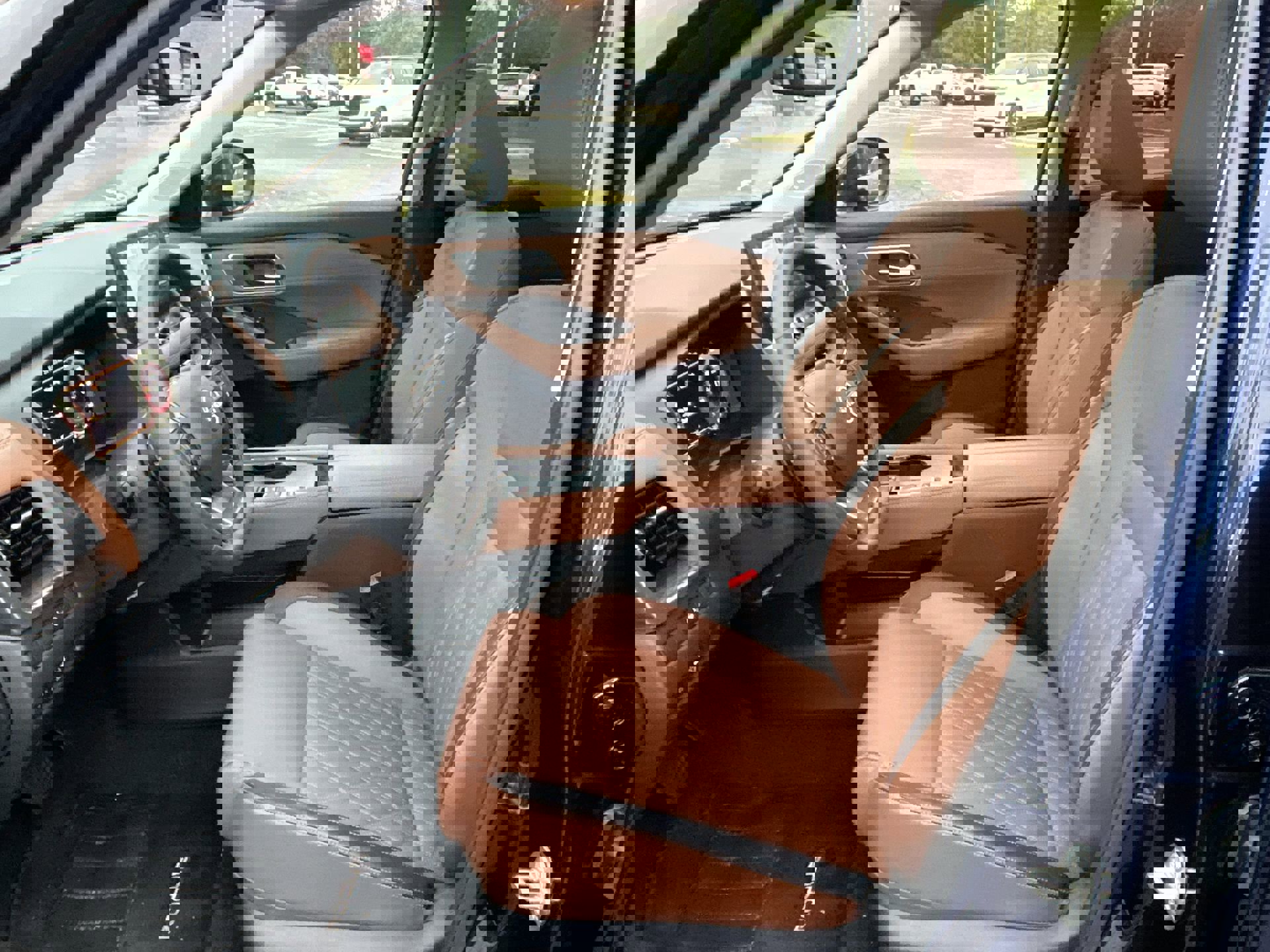 Used 2025 Nissan Rogue Platinum w/ Platinum Premium Package image 15