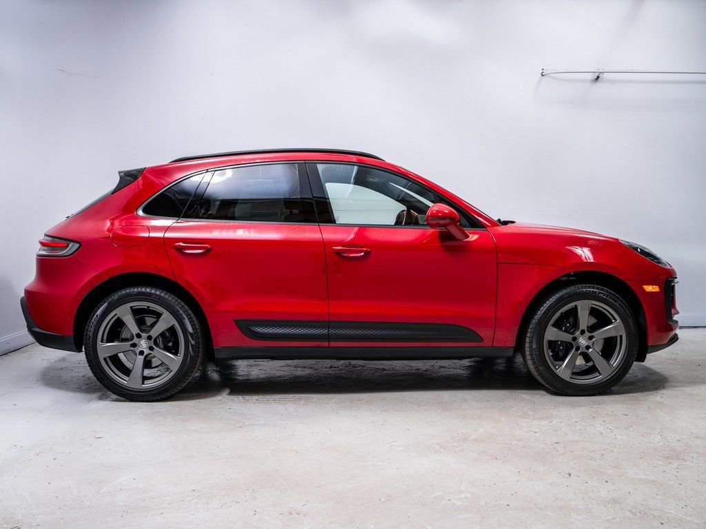 Certified 2025 Porsche Macan image 8