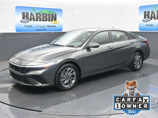 Used 2024 Hyundai Elantra SEL image 1