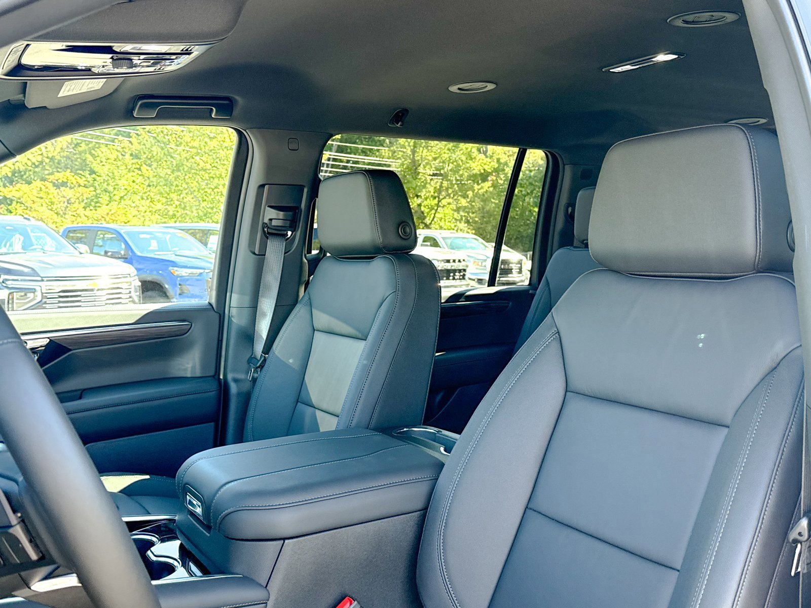 New 2026 Chevrolet Suburban LT image 6