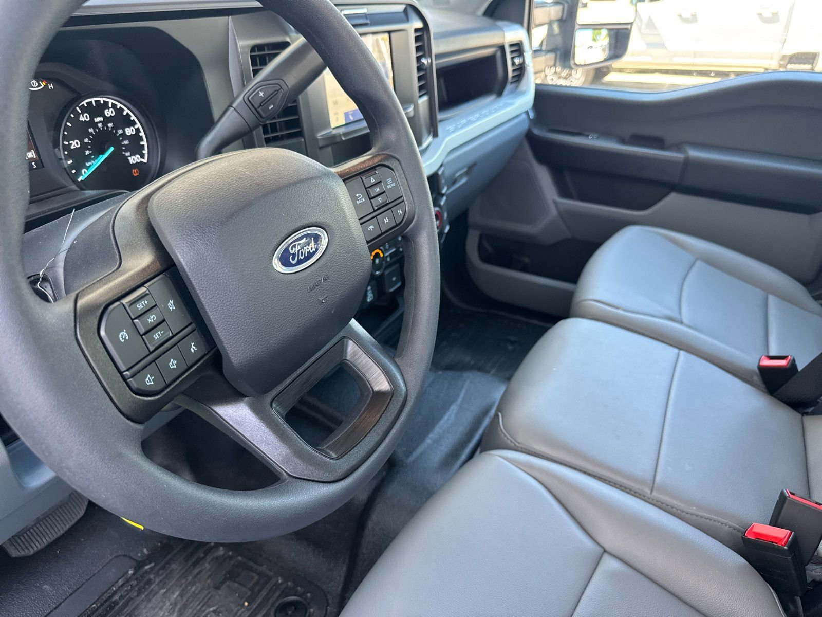 New 2026 Ford F250 XL w/ XL Chrome Package RWD image 9