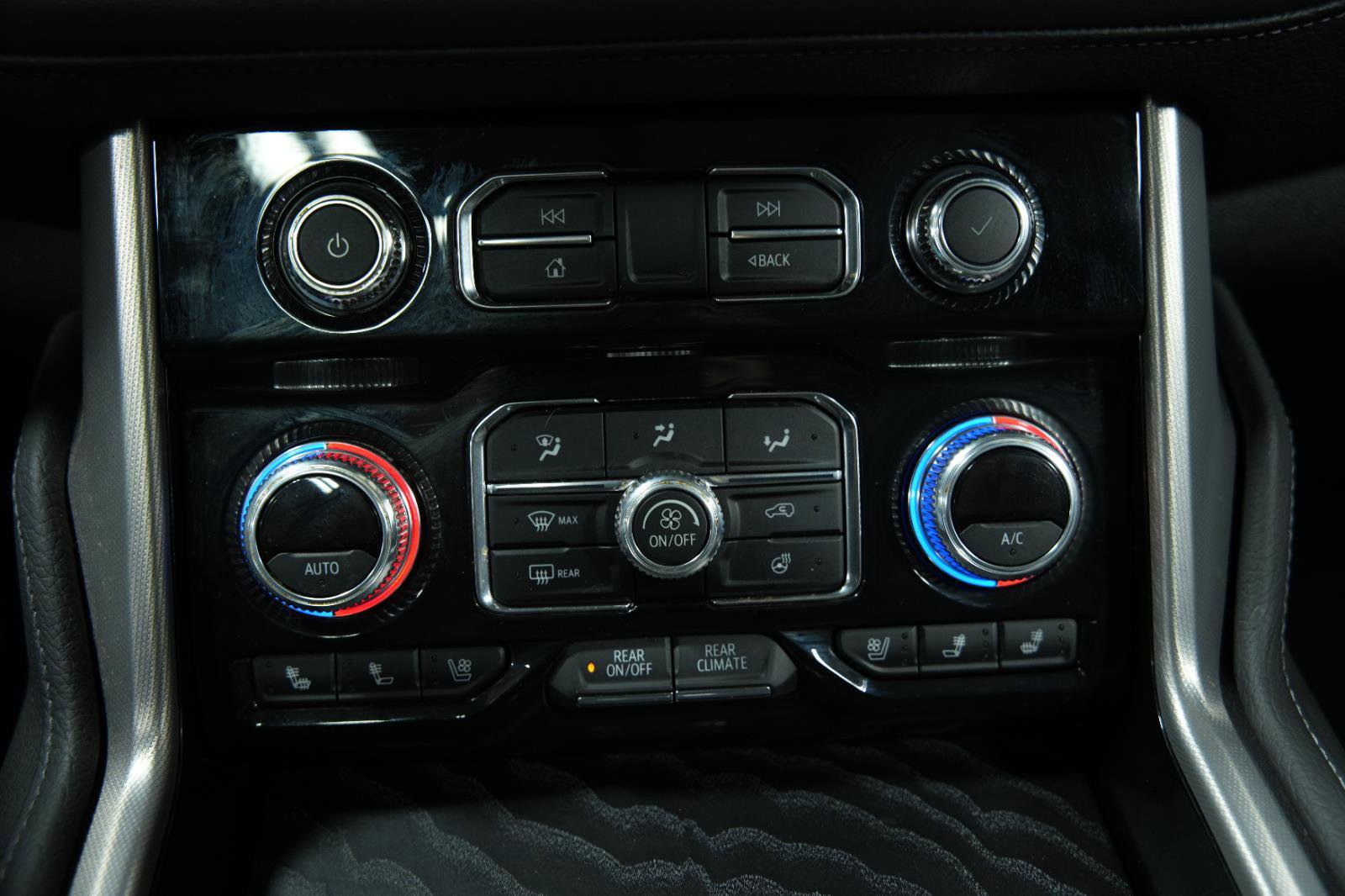 Used 2024 GMC Yukon Denali w/ Advanced Technology Package image 44