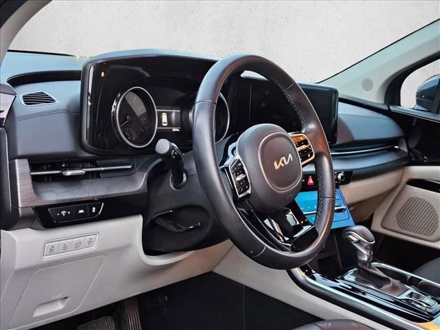 Used 2024 Kia Carnival EX image 10