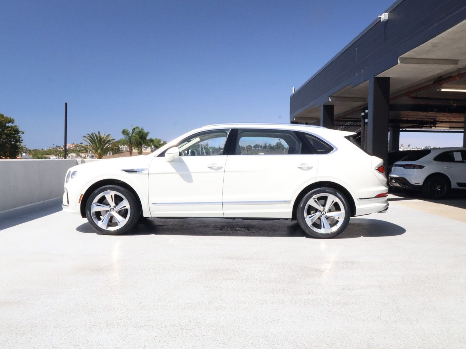 Certified 2023 Bentley Bentayga Extended Wheelbase AWD/4WD image 6