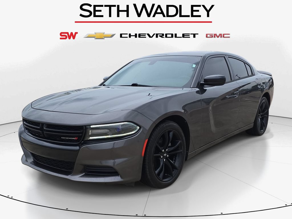 Used 2018 Dodge Charger SXT w/ Blacktop Package RWD image 3