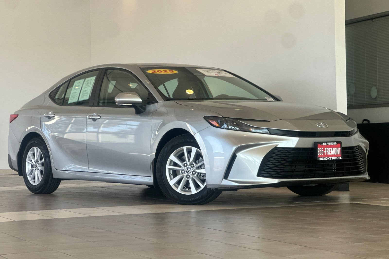 Used 2025 Toyota Camry LE FWD image 2