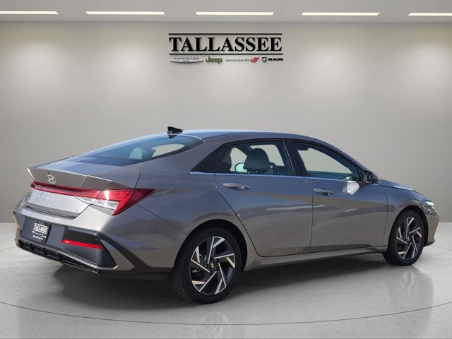 Used 2025 Hyundai Elantra Limited FWD image 7