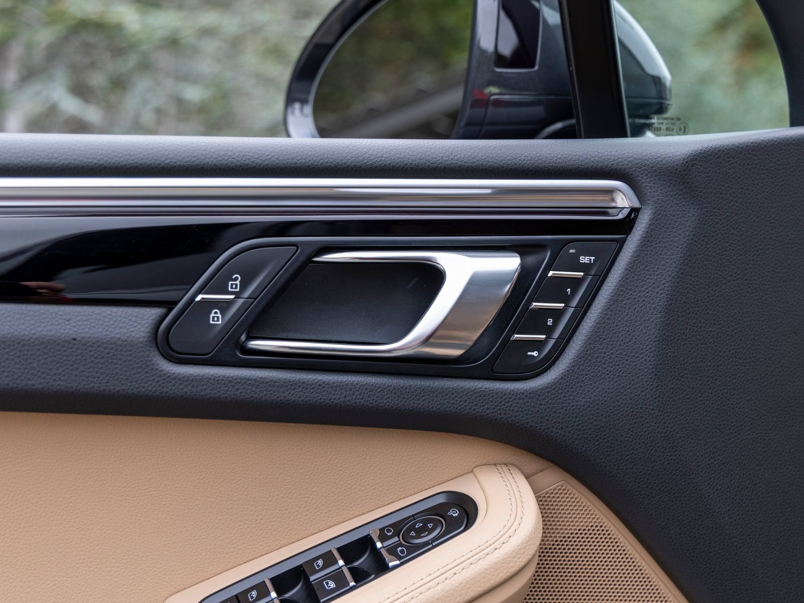 Certified 2023 Porsche Macan AWD/4WD image 26