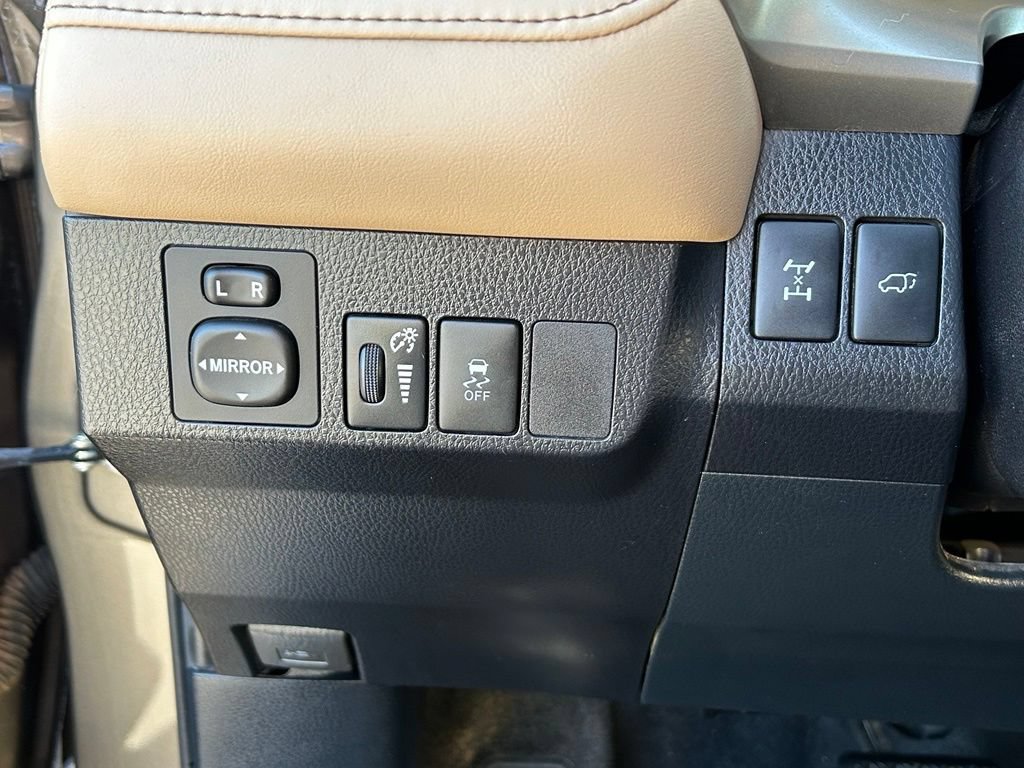 Used 2015 Toyota RAV4 Limited AWD/4WD image 13