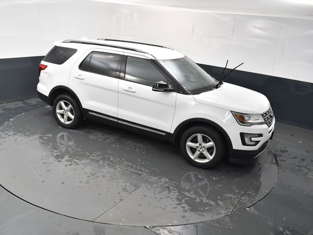 Used 2017 Ford Explorer XLT image 26