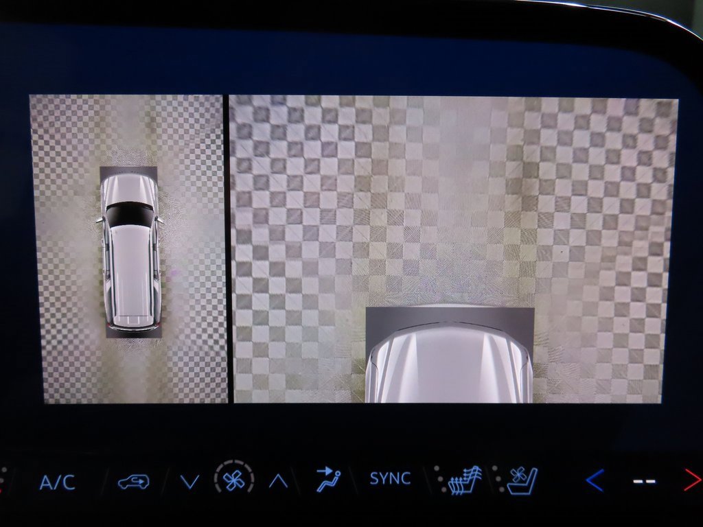 Used 2025 Chevrolet Suburban Premier image 17