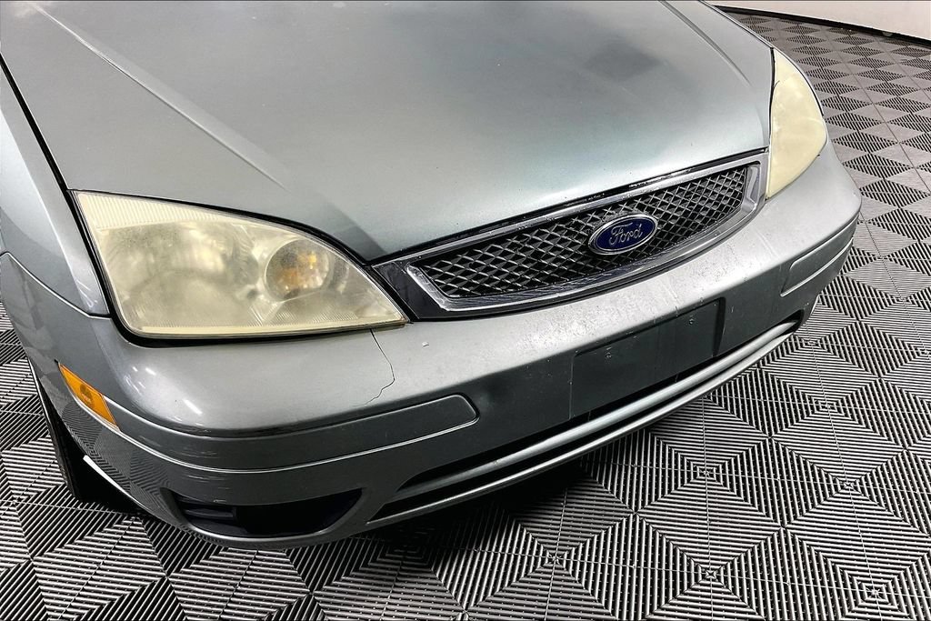 Used 2005 Ford Focus ZX4 Sedan FWD image 33