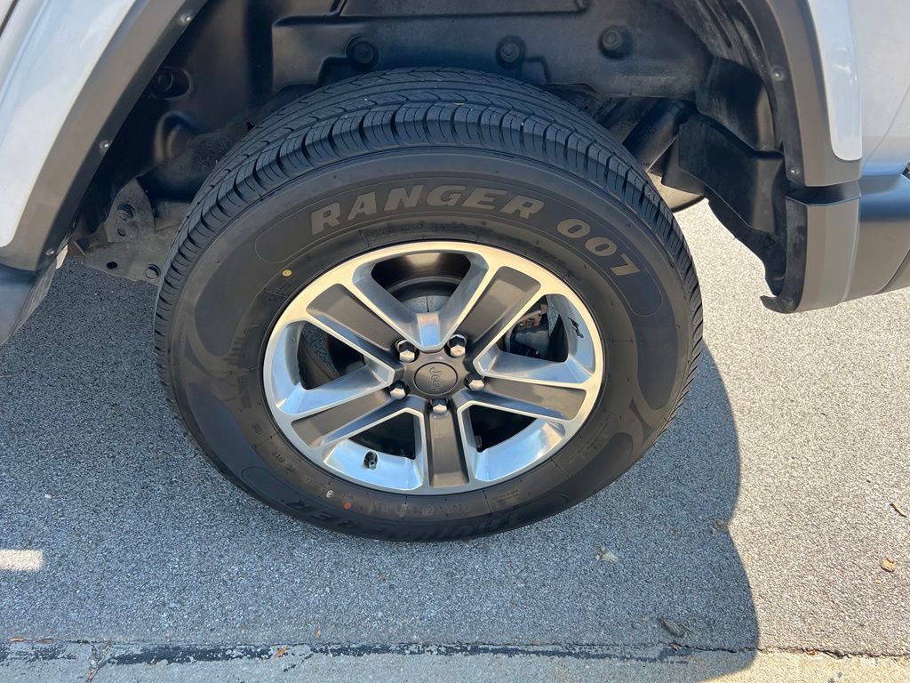 Used 2019 Jeep Wrangler Unlimited Sahara AWD/4WD image 14