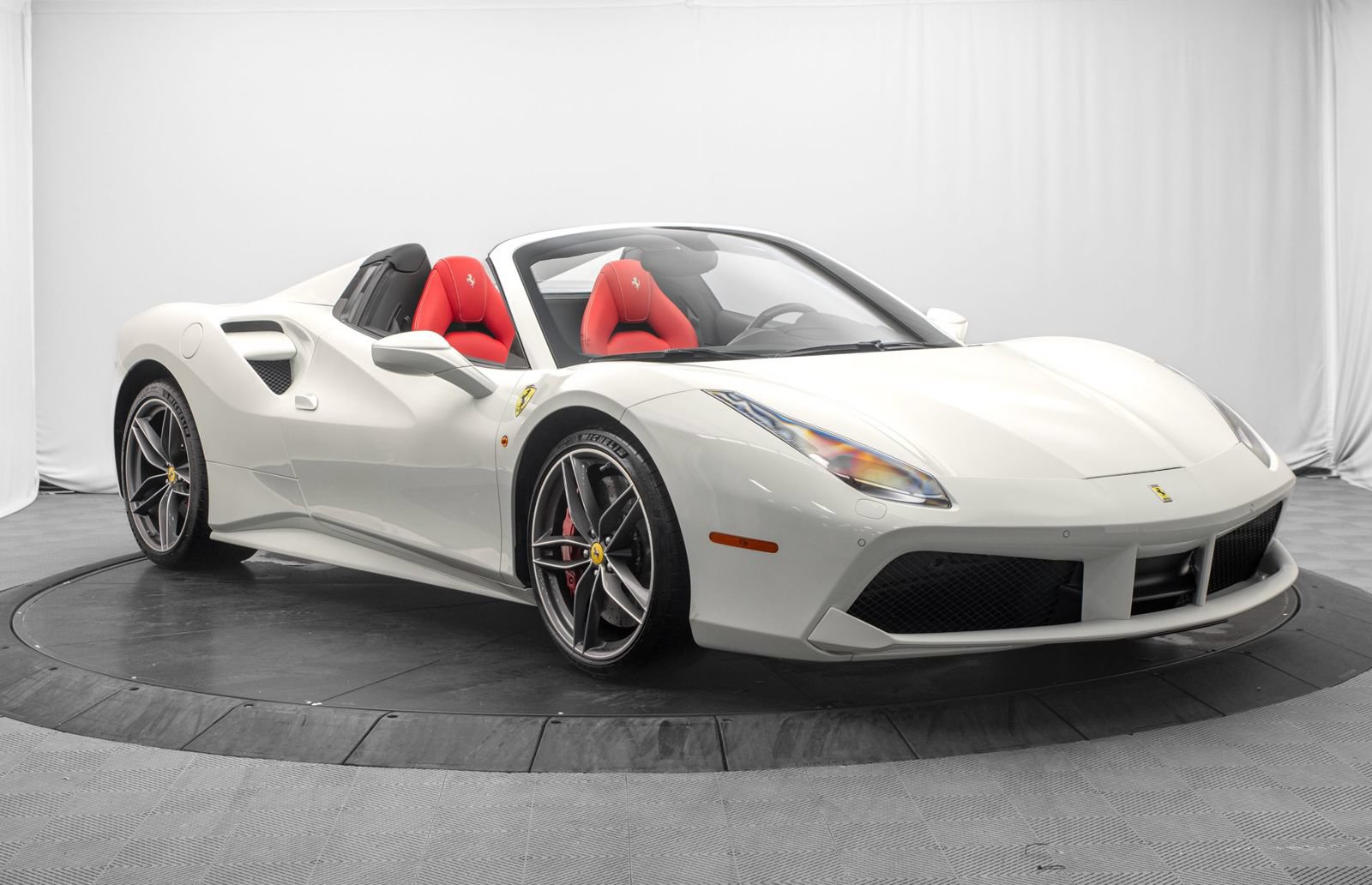 Used 2019 Ferrari 488 Spider RWD image 17