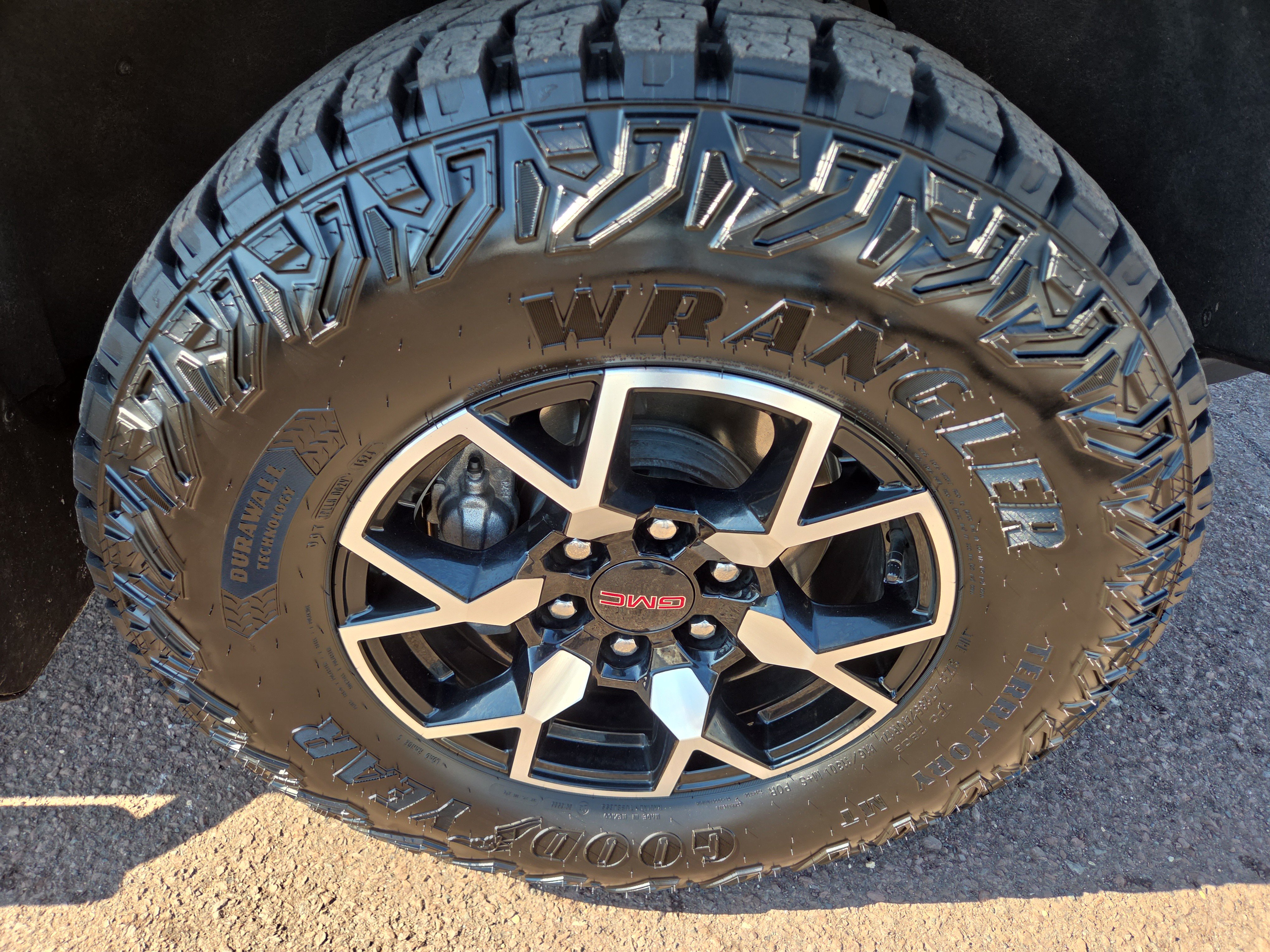Used 2024 GMC Canyon AT4X AWD/4WD image 9