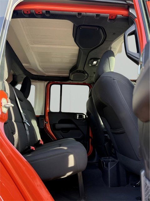 Used 2018 Jeep Wrangler Unlimited Sahara image 15