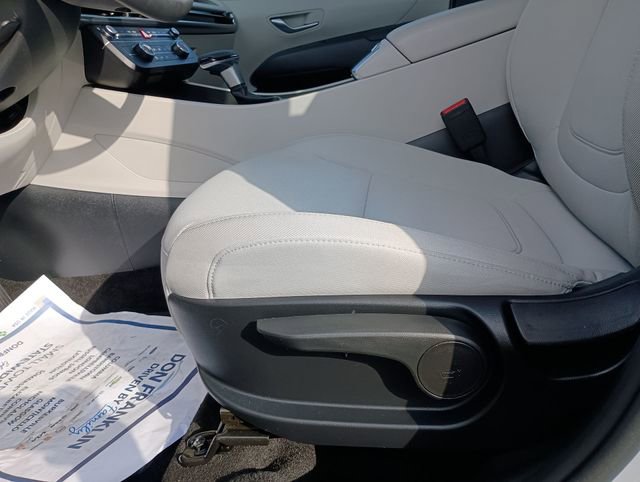 Used 2025 Hyundai Tucson SE image 18