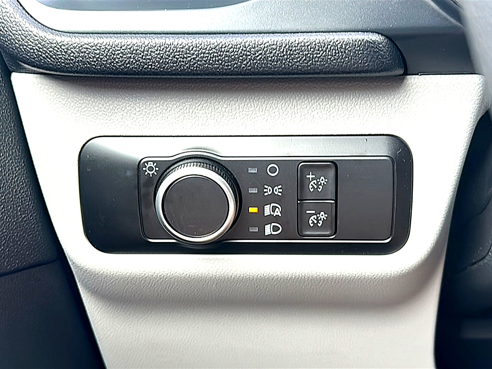 Used 2025 Ford Escape Active AWD/4WD image 35