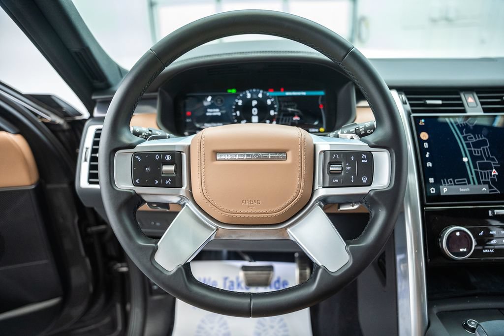 Used 2024 Land Rover Discovery Metropolitan Edition AWD/4WD image 32