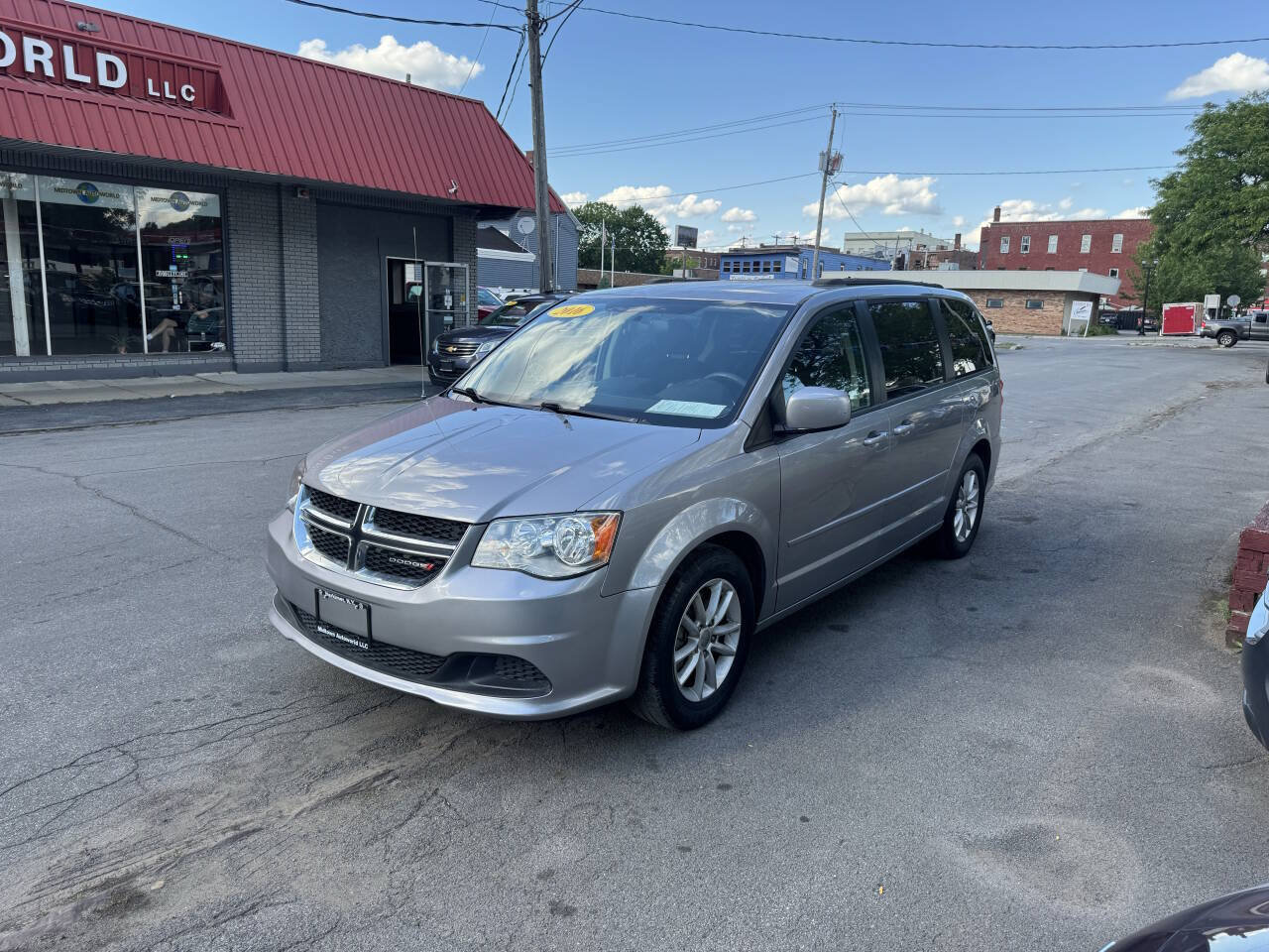 Used 2016 Dodge Grand Caravan SXT FWD image 2
