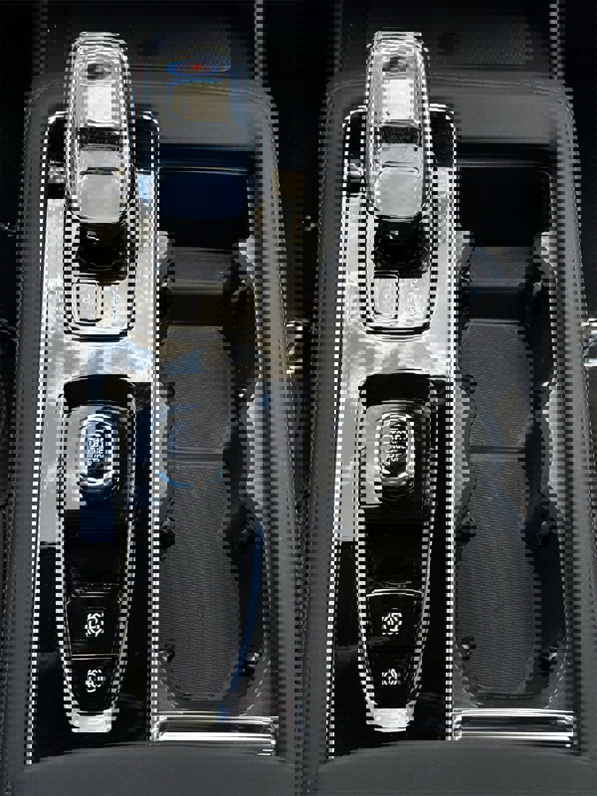 New 2025 Volvo XC90 T8 Plus w/ Protection Package Premier image 30