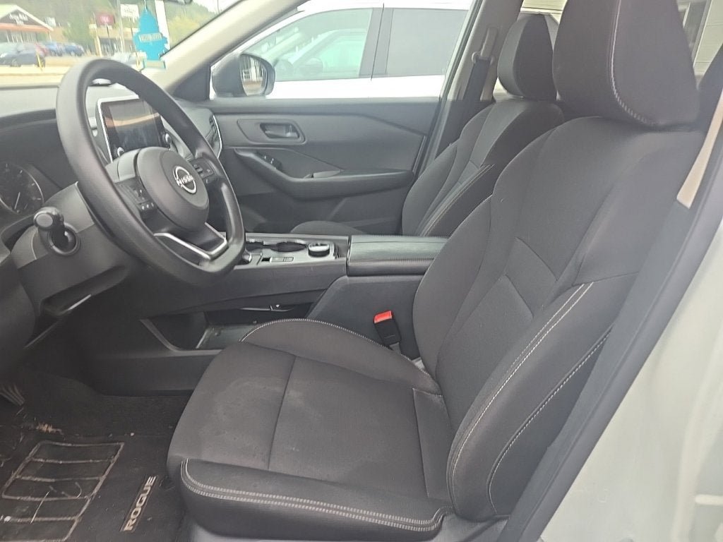 Used 2024 Nissan Rogue S AWD/4WD image 13