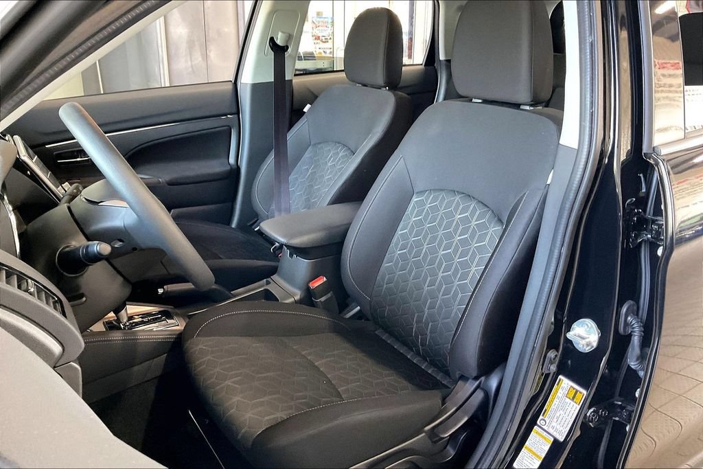 Used 2026 Mitsubishi Outlander Sport AWD image 3